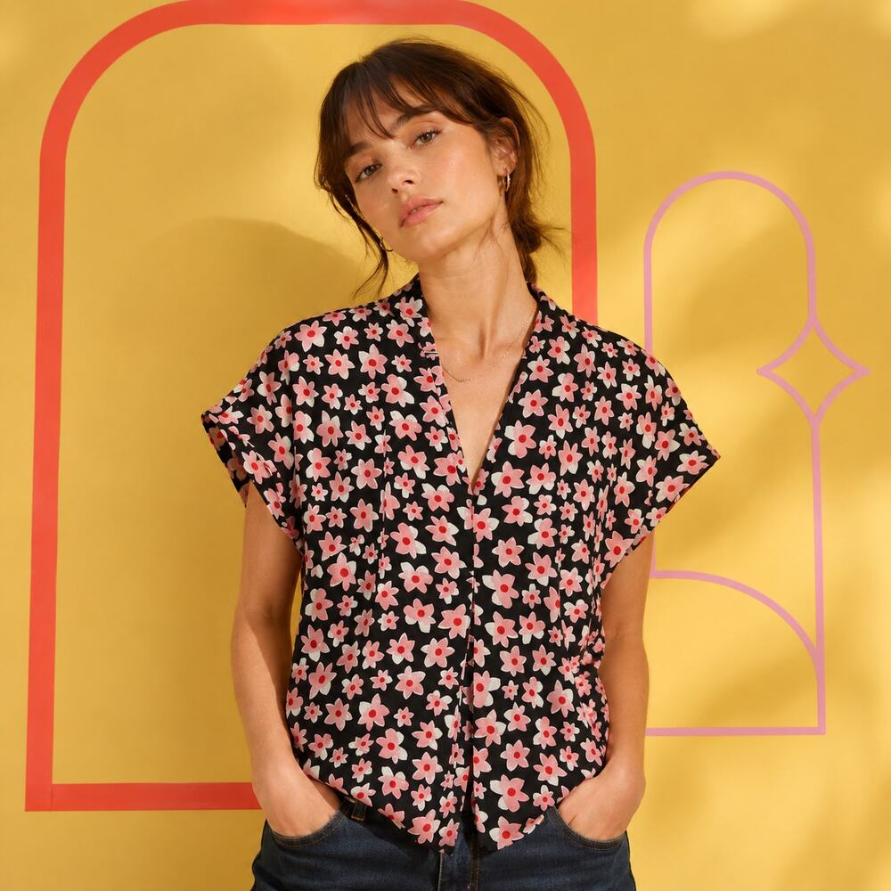 CAbi Harmony Blouse 5347 XS Black Pink Floral Retro Mod Daisy V Neck Popover